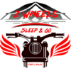 Le logo dessine un hébergement en tentes relais étape pour motard sleepgo2wheels